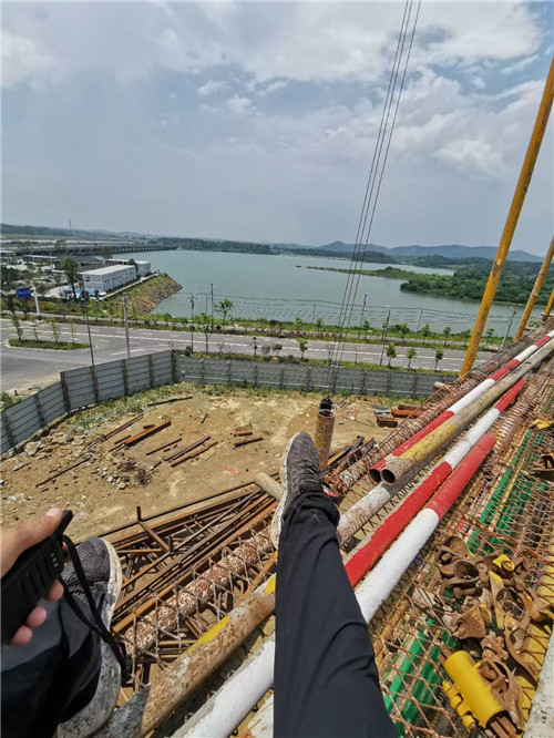 天河区作业中发生设备损坏或人员意外，责任怎么划分？